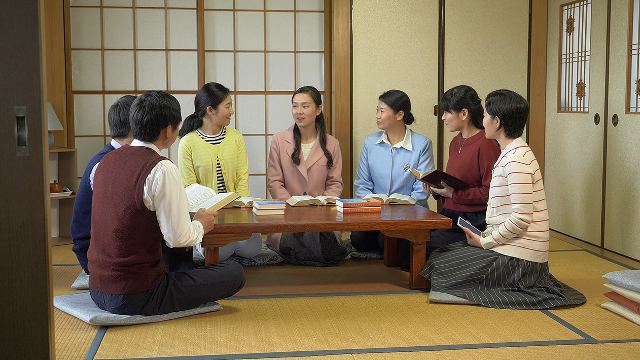 Fratelli e sorelle leggono le parole di Dio