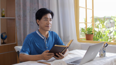 Guarda le parole di Dio