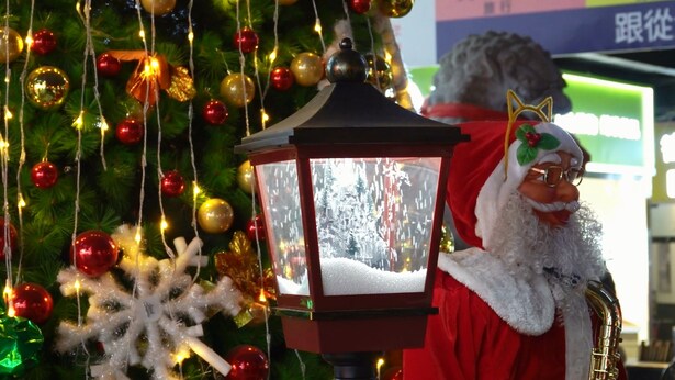 Contemplare il Vangelo di oggi: sta veramente adorando il Signore Gesù festeggiando il Natale?