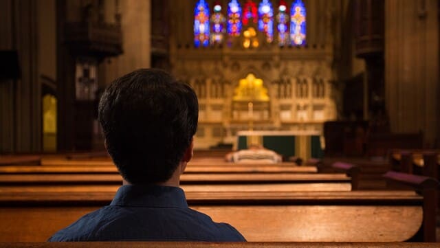 Dietro le chiese vuote, quale sarà la causa…