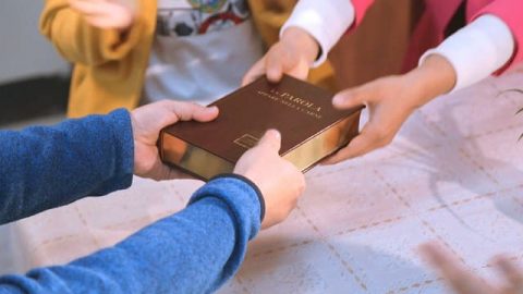 una cattolica ha ottenuto il libro "La parola appare nella carne"