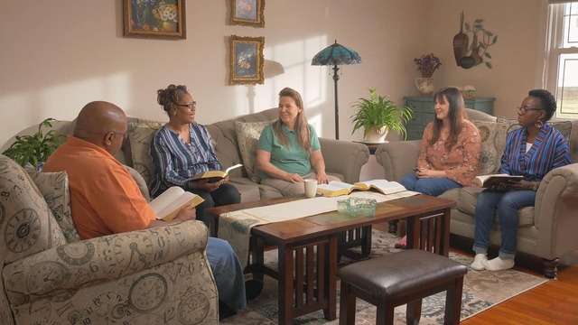 cinque cristiani fanno la riunione vivendo una vita significativa