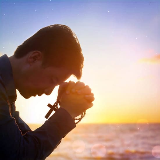 Un cristiano sta pregando